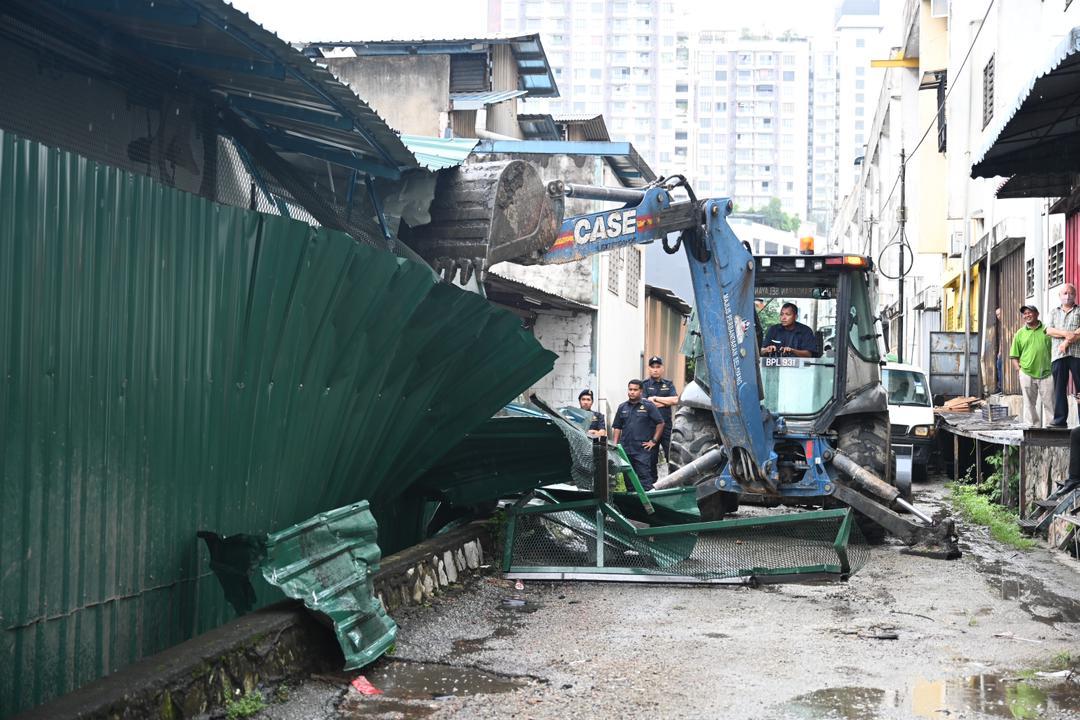 Pemilik Premis Gagal Patuh Arahan, Hadapi Tindakan Perobohan