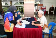 MAJLIS PENYERAHAN CENDERAHATI TONG SAMPAH KEPADA PEMBAYAR CUKAI TAKSIRAN