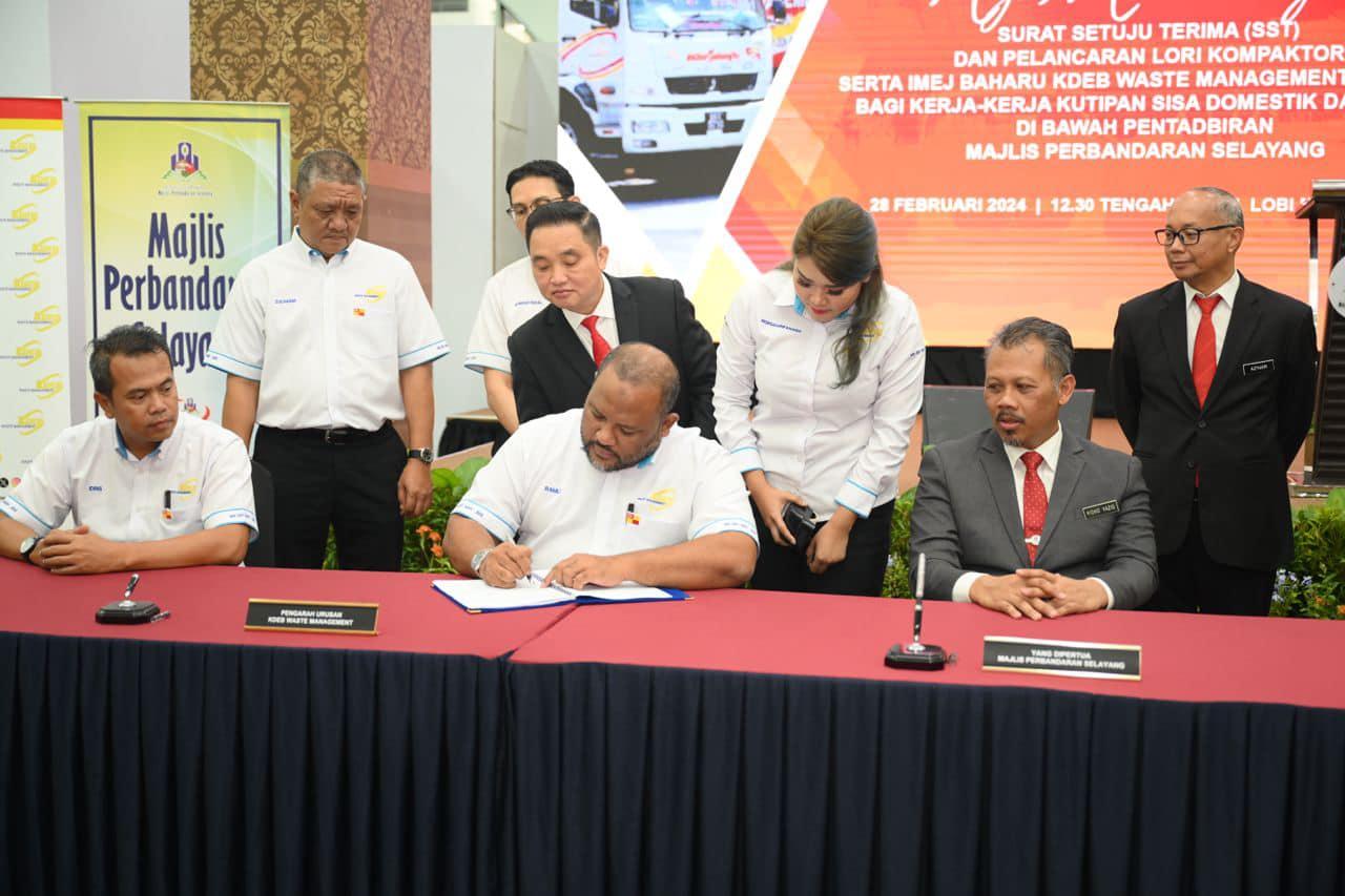 MAJLIS MENANDATANGANI SURAT SETUJU TERIMA (SST)