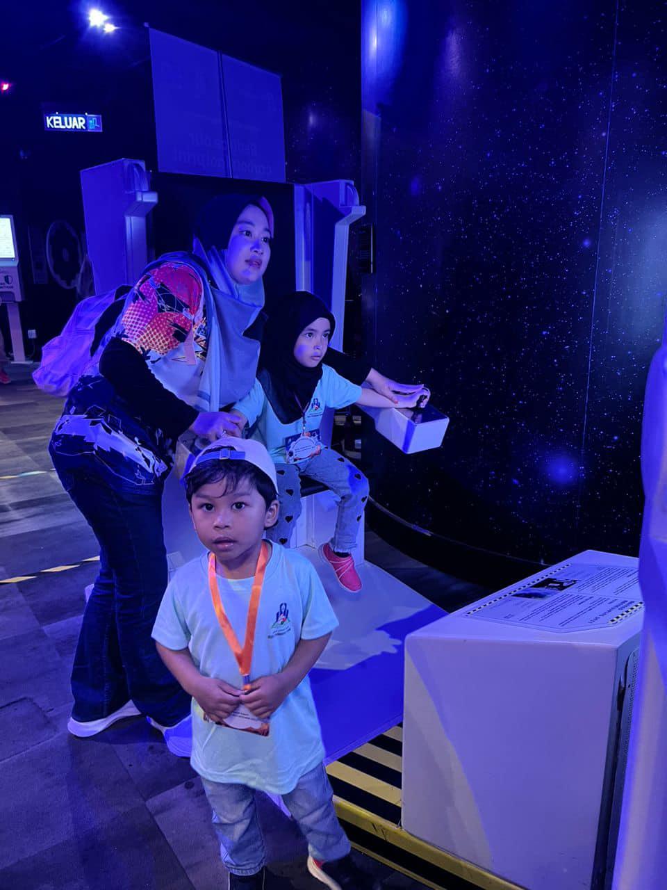 PROGRAM 'THE ADVENTURE TRIPS' KE PETROSAINS, KLCC