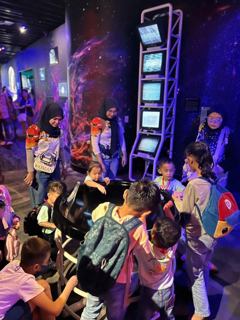 PROGRAM 'THE ADVENTURE TRIPS' KE PETROSAINS, KLCC