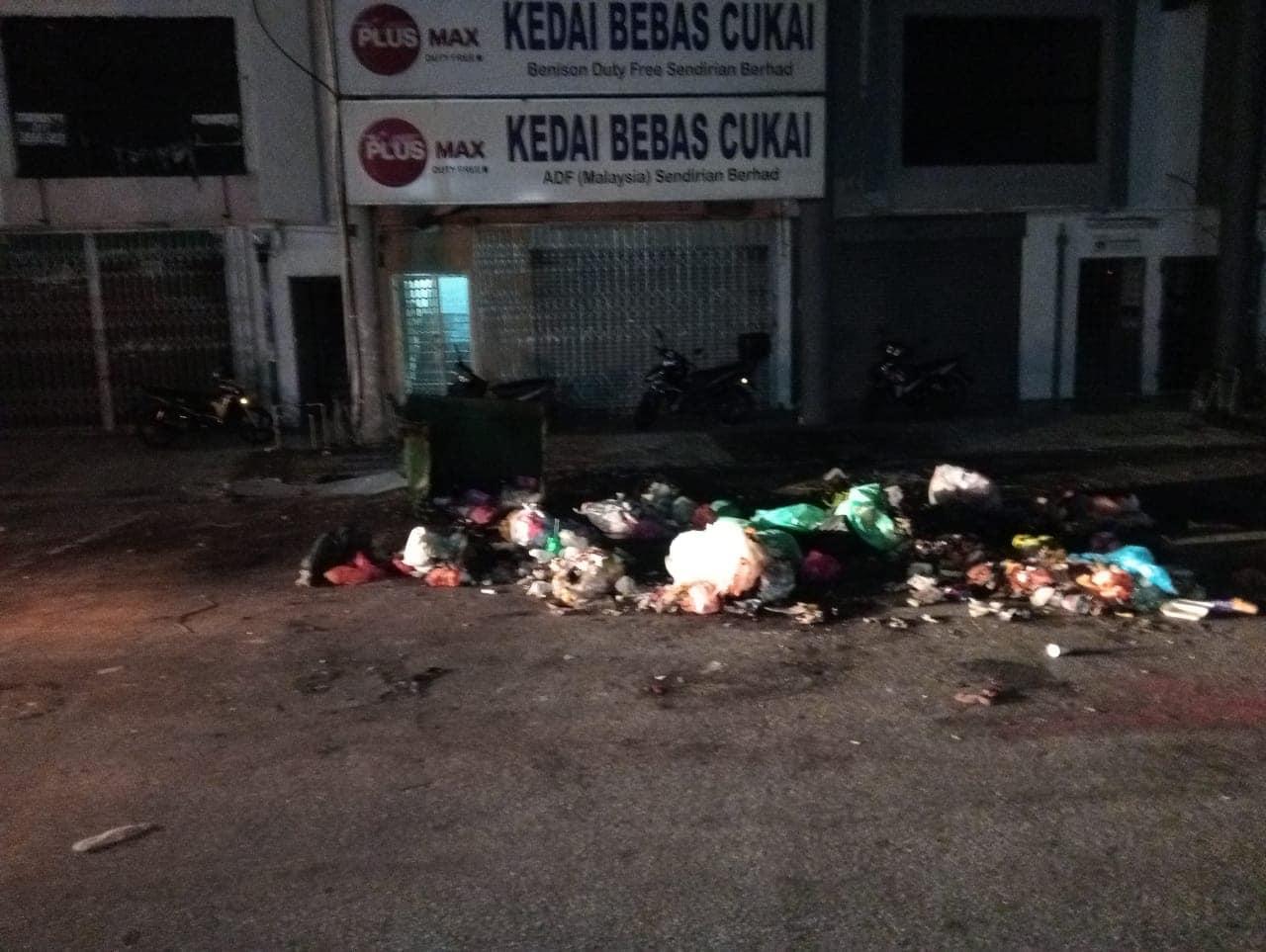 TONG SAMPAH DIBAKAR