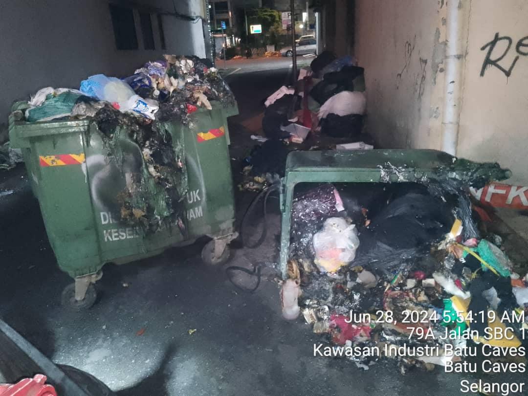 TONG SAMPAH DIBAKAR