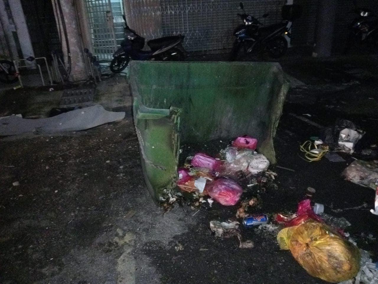 TONG SAMPAH DIBAKAR