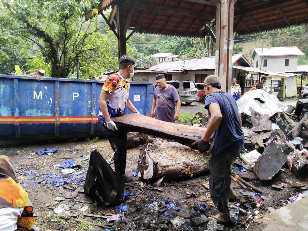 PROGRAM GOTONG-ROYONG DI GERAI MPS BATU 11, GOMBAK