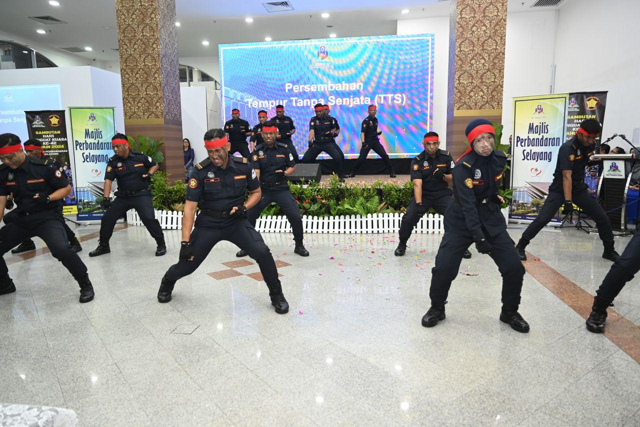 PERHIMPUNAN BULAN DAN SAMBUTAN HARI PENGUATKUASA