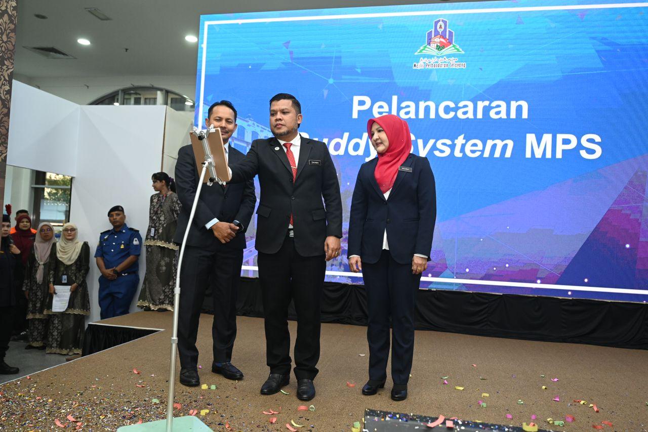 PERHIMPUNAN BULAN DAN SAMBUTAN HARI PENGUATKUASA