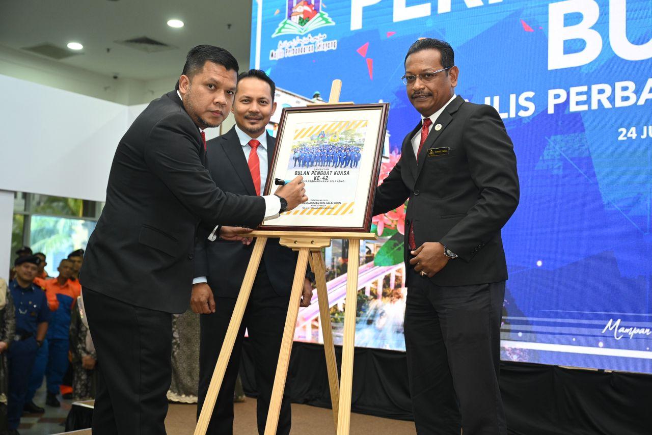 PERHIMPUNAN BULAN DAN SAMBUTAN HARI PENGUATKUASA