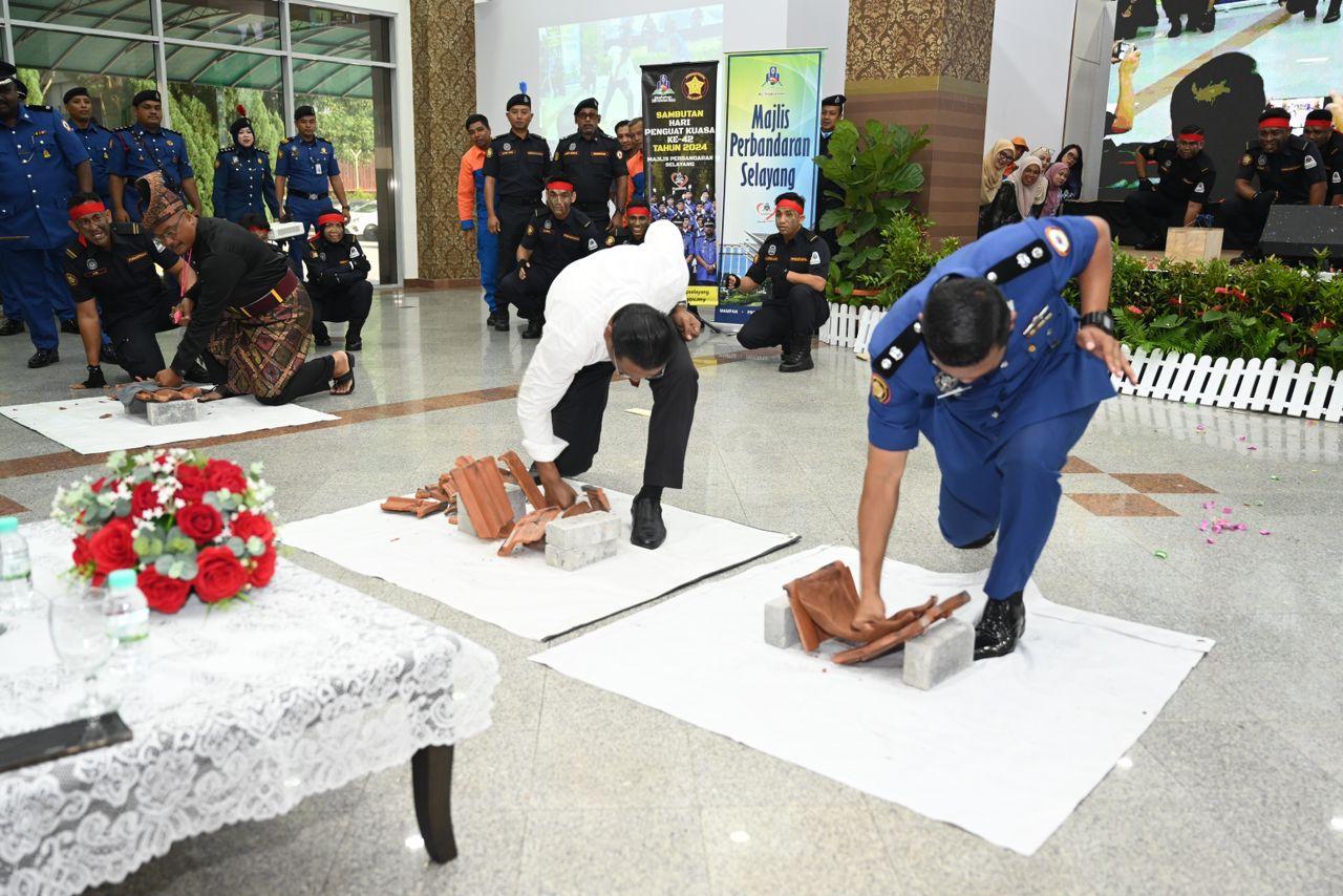 PERHIMPUNAN BULAN DAN SAMBUTAN HARI PENGUATKUASA