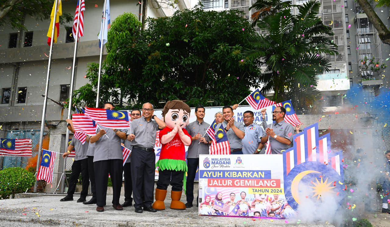 PERHIMPUNAN BULAN OGOS DAN KEMPEN KIBAR JALUR GEMILANG