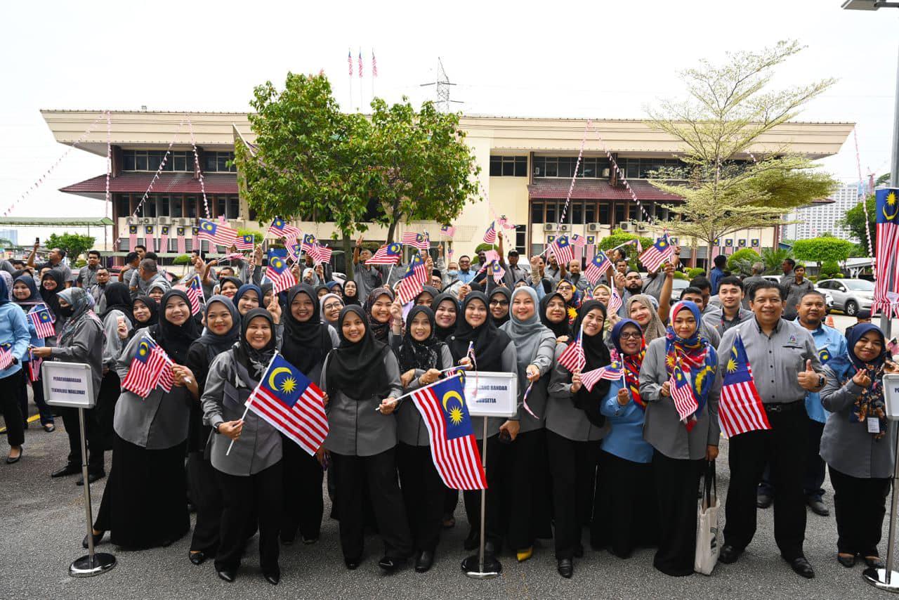 PERHIMPUNAN BULAN OGOS DAN KEMPEN KIBAR JALUR GEMILANG