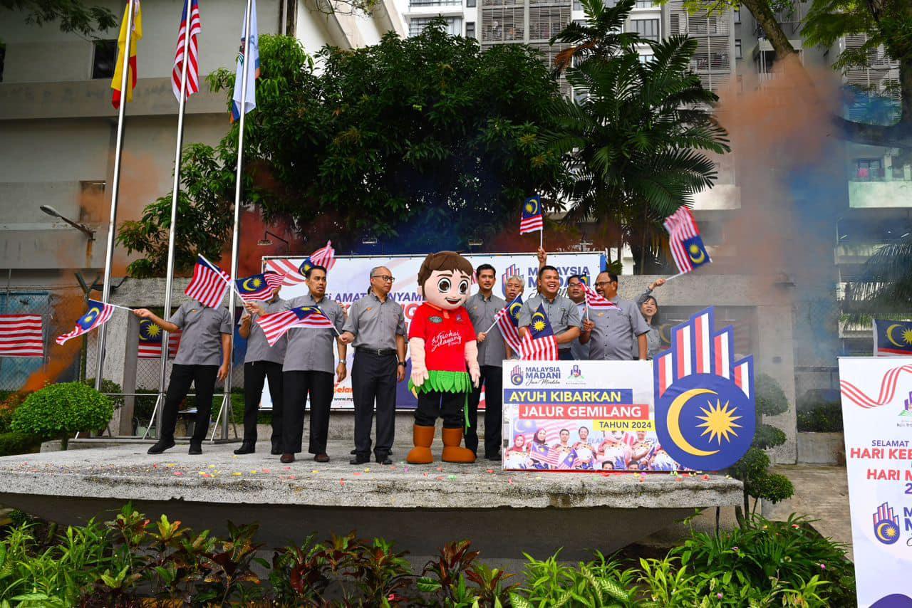 PERHIMPUNAN BULAN OGOS DAN KEMPEN KIBAR JALUR GEMILANG