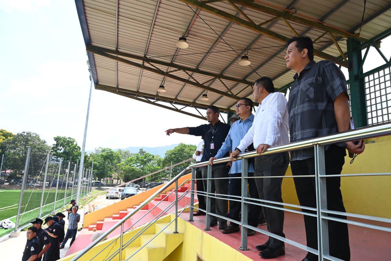 LAWATAN TAPAK PADANG SINTETIK