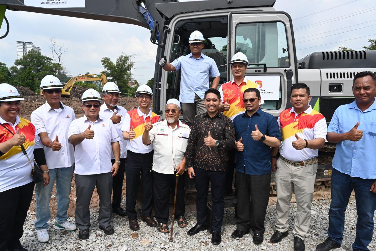 MAJLIS PERASMIAN PUSAT AKTIVITI WARGA EMAS (PAWE) SG TUA DAN MAJLIS PECAH TANAH KOMPLEKS ISLAM WIRA DAMAI