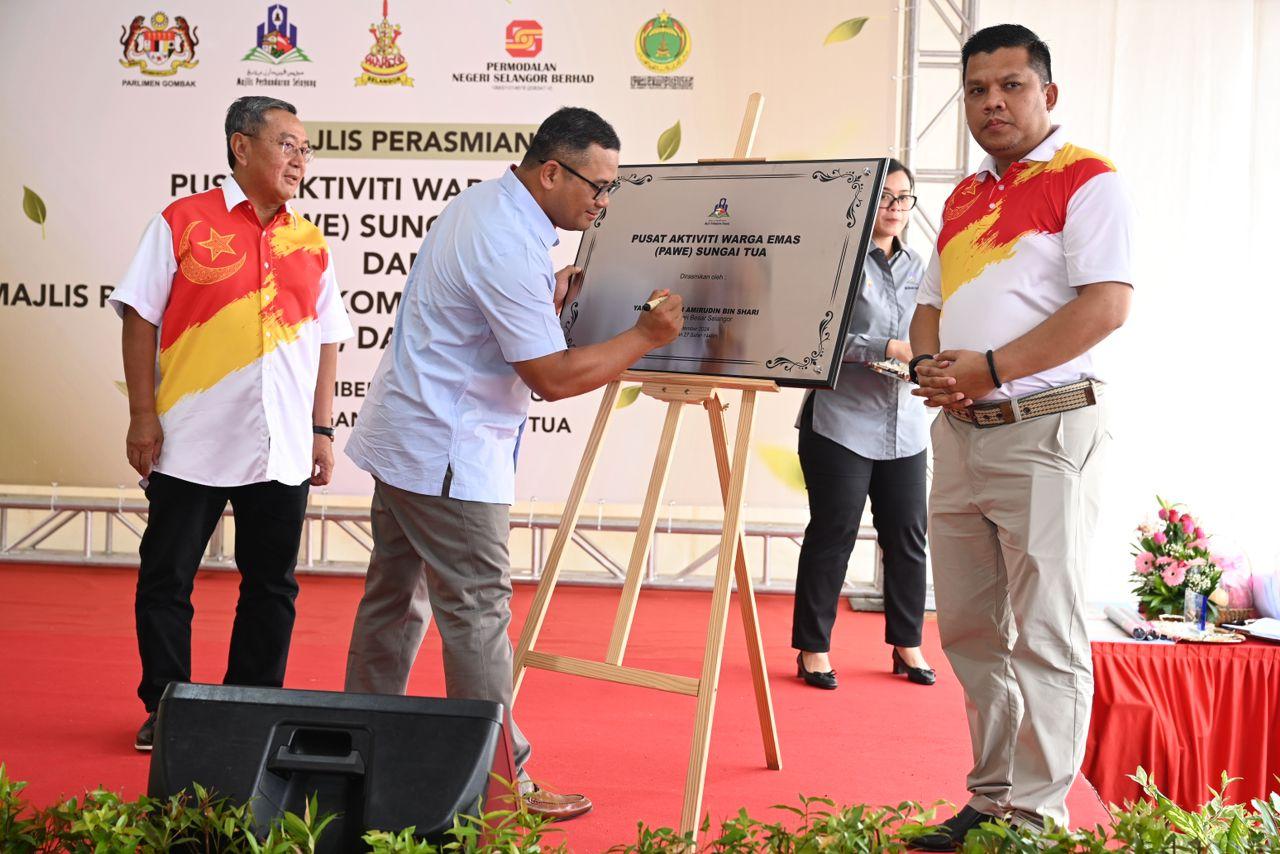 MAJLIS PERASMIAN PUSAT AKTIVITI WARGA EMAS (PAWE) SG TUA DAN MAJLIS PECAH TANAH KOMPLEKS ISLAM WIRA DAMAI