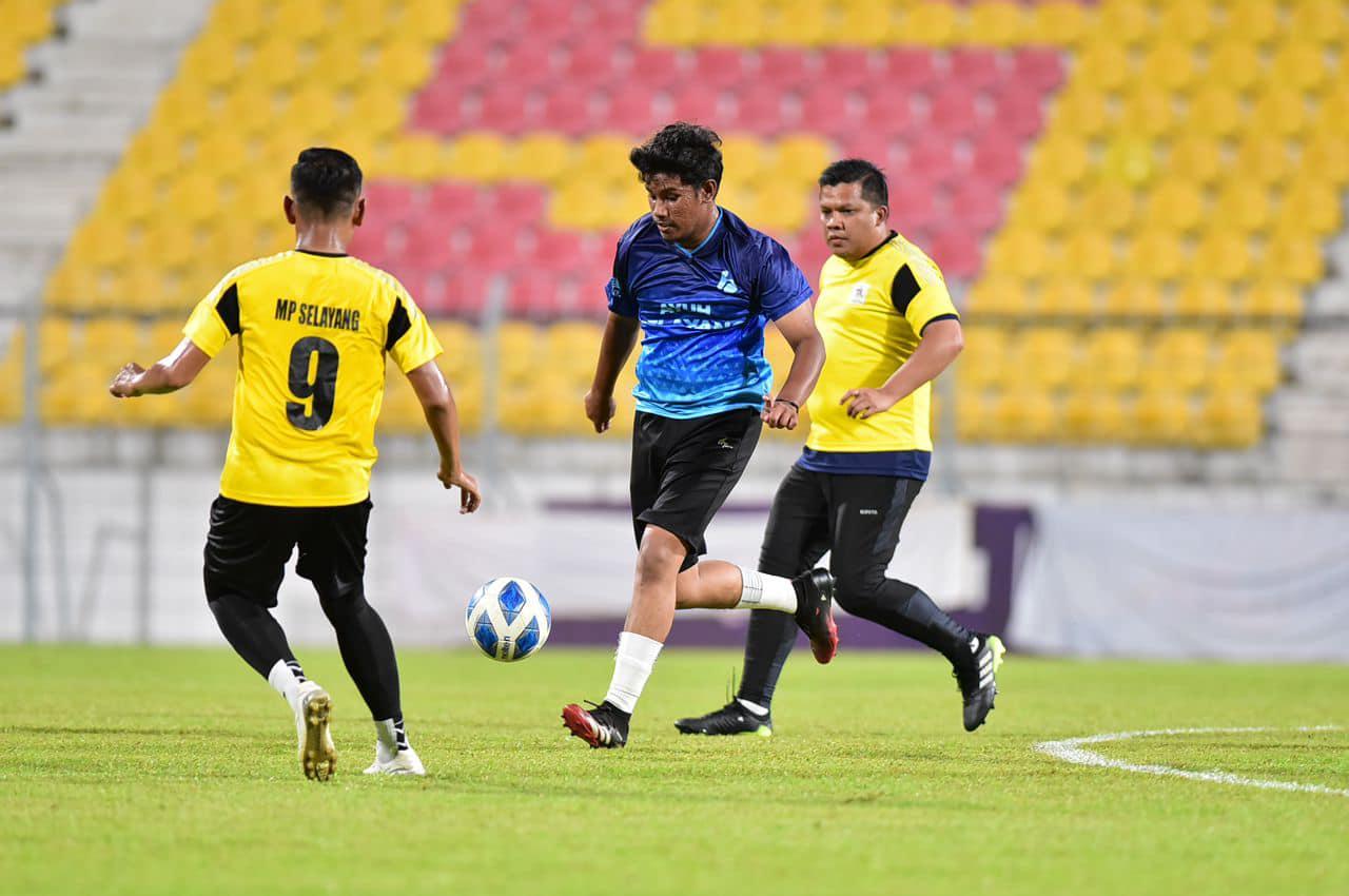 PERLAWANAN PERSAHABATAN BOLA SEPAK MPS DENGAN PASUKAN PILIHAN YB CHUA WEI KIAT
