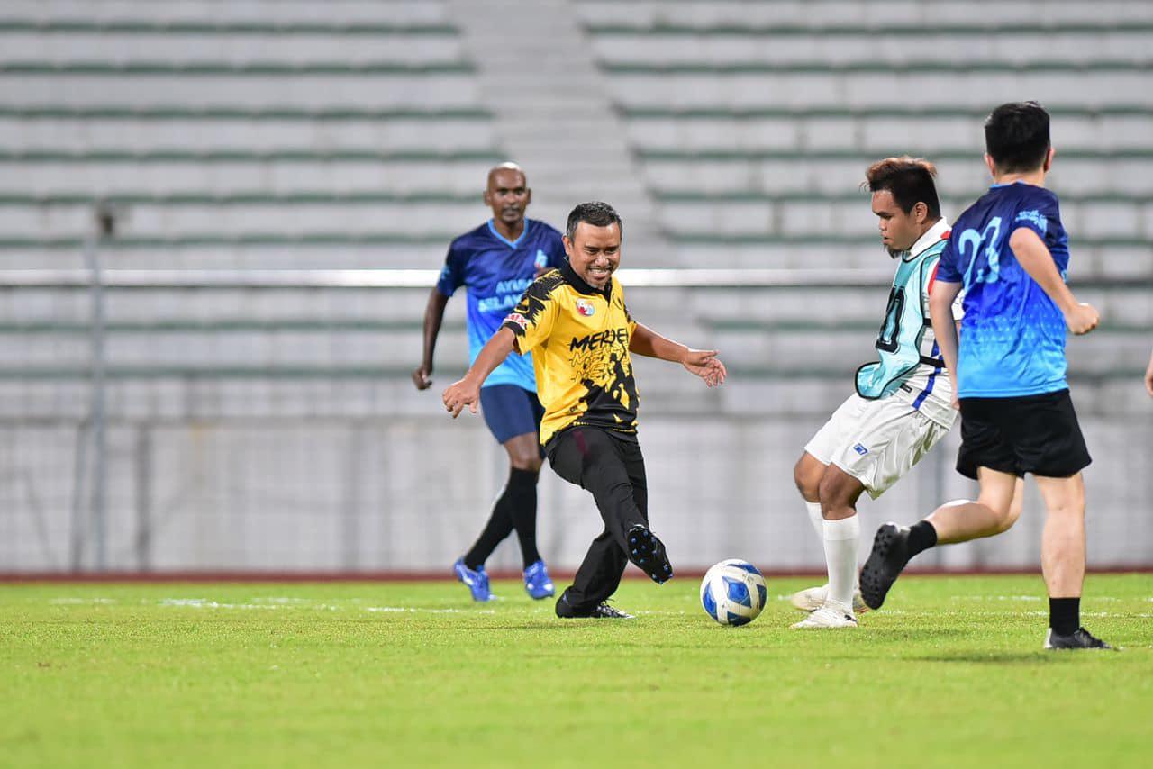 PERLAWANAN PERSAHABATAN BOLA SEPAK MPS DENGAN PASUKAN PILIHAN YB CHUA WEI KIAT