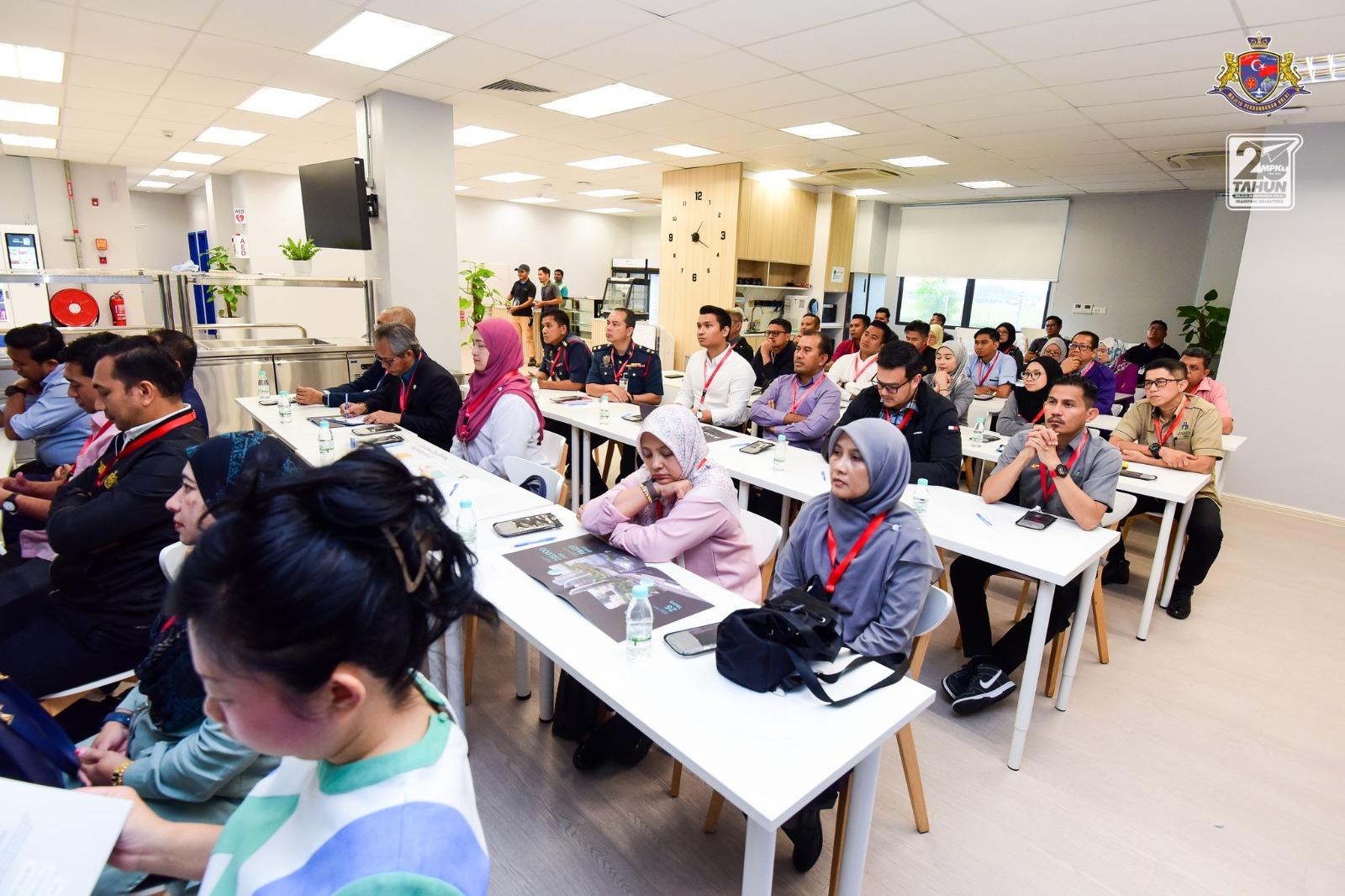 LAWATAN PENANDA ARAS MAJLIS PERBANDARAN SELAYANG KE MAJLIS PERBANDARAN KULAI DAN SEDENAK TECH PARK JOHOR