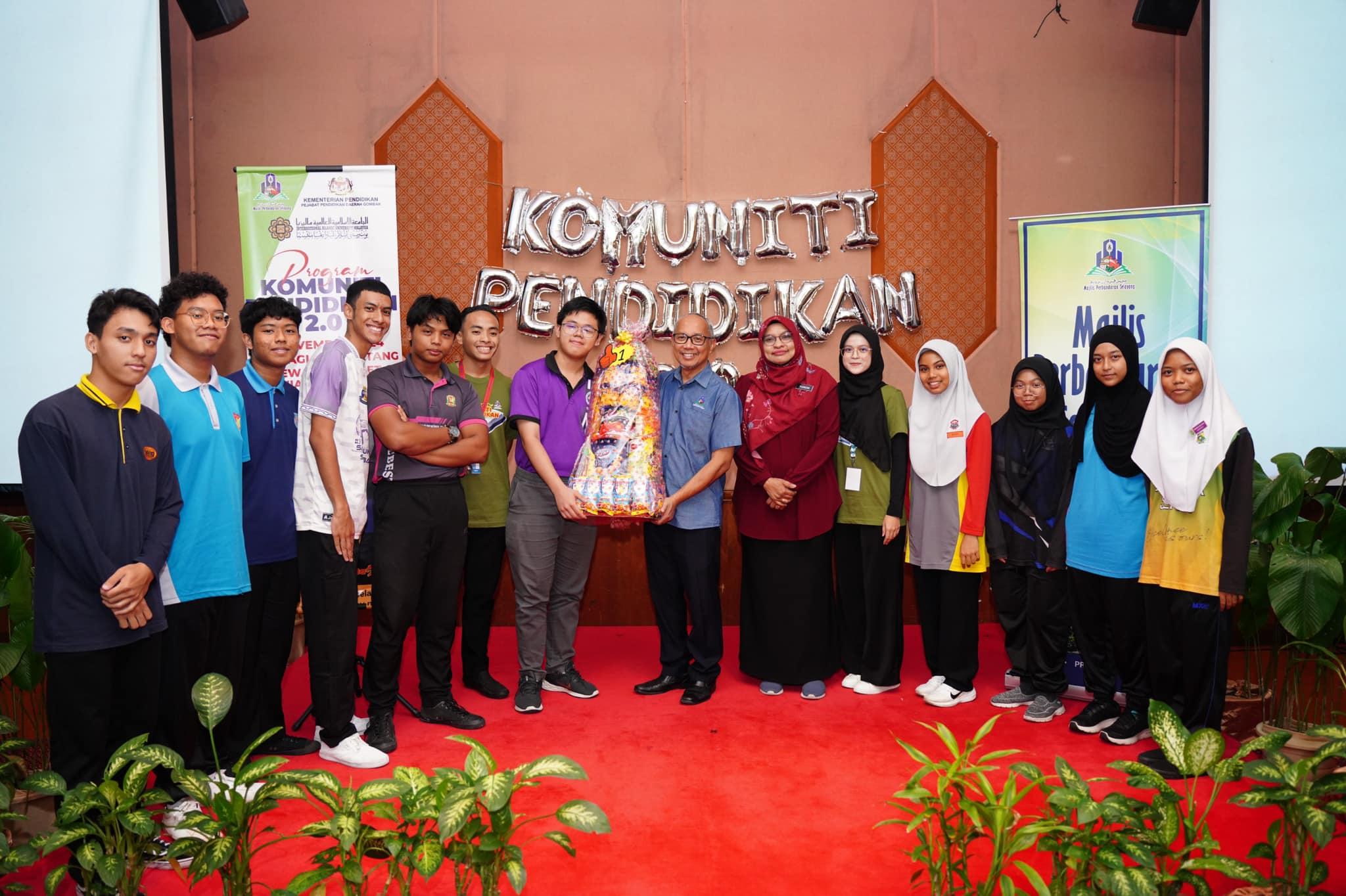 MPS ANJUR PROGRAM KOMUNITI PENDIDIKAN BANTU PELAJAR SPM