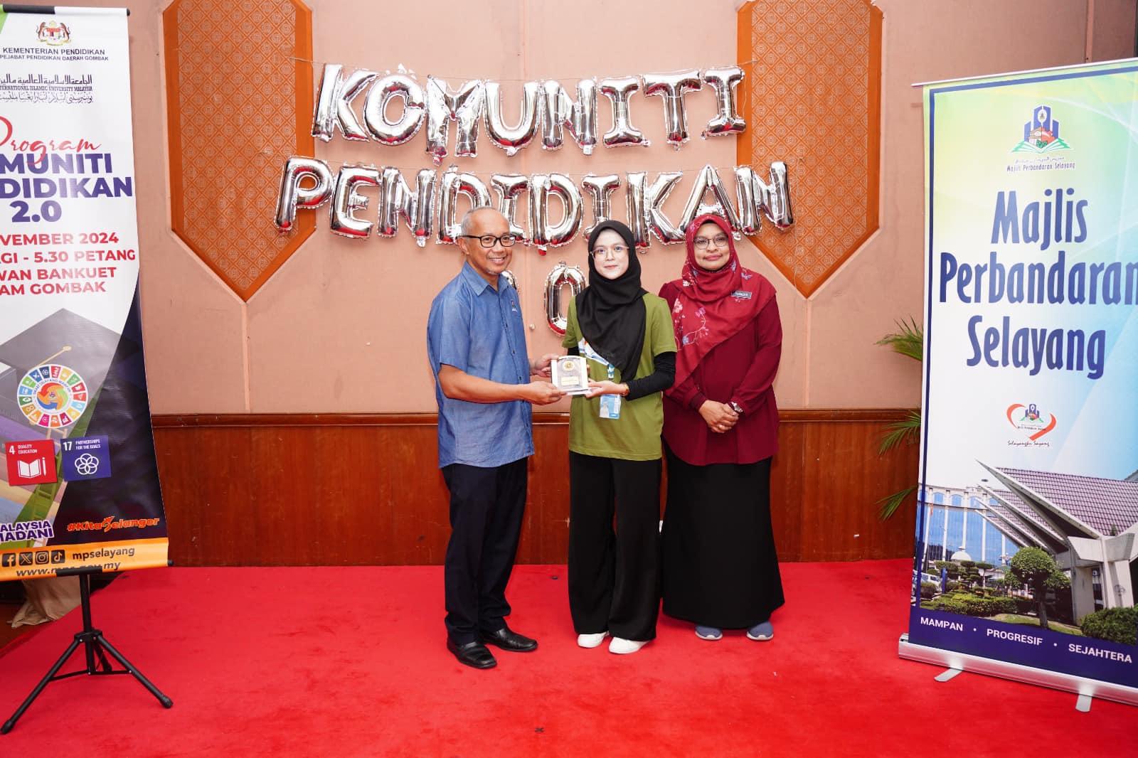 MPS ANJUR PROGRAM KOMUNITI PENDIDIKAN BANTU PELAJAR SPM