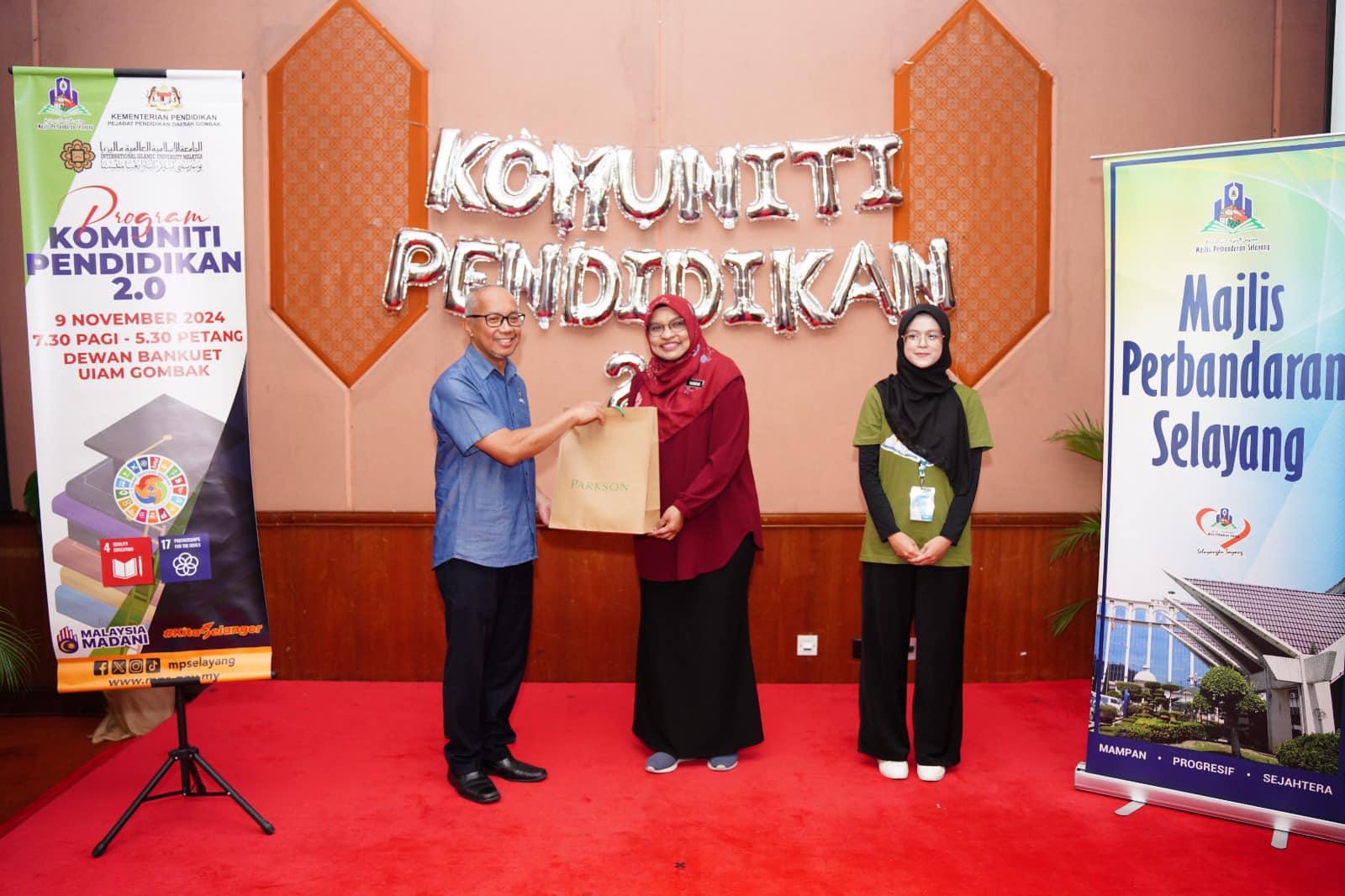 MPS ANJUR PROGRAM KOMUNITI PENDIDIKAN BANTU PELAJAR SPM