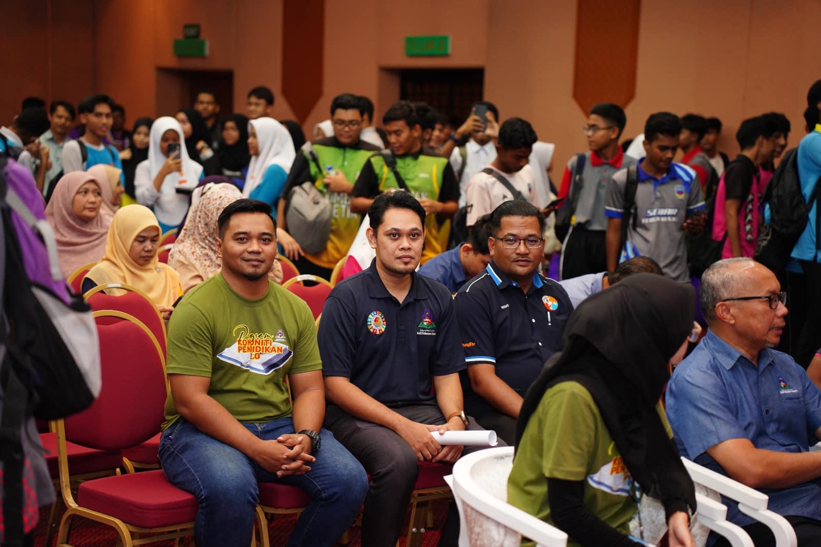 MPS ANJUR PROGRAM KOMUNITI PENDIDIKAN BANTU PELAJAR SPM