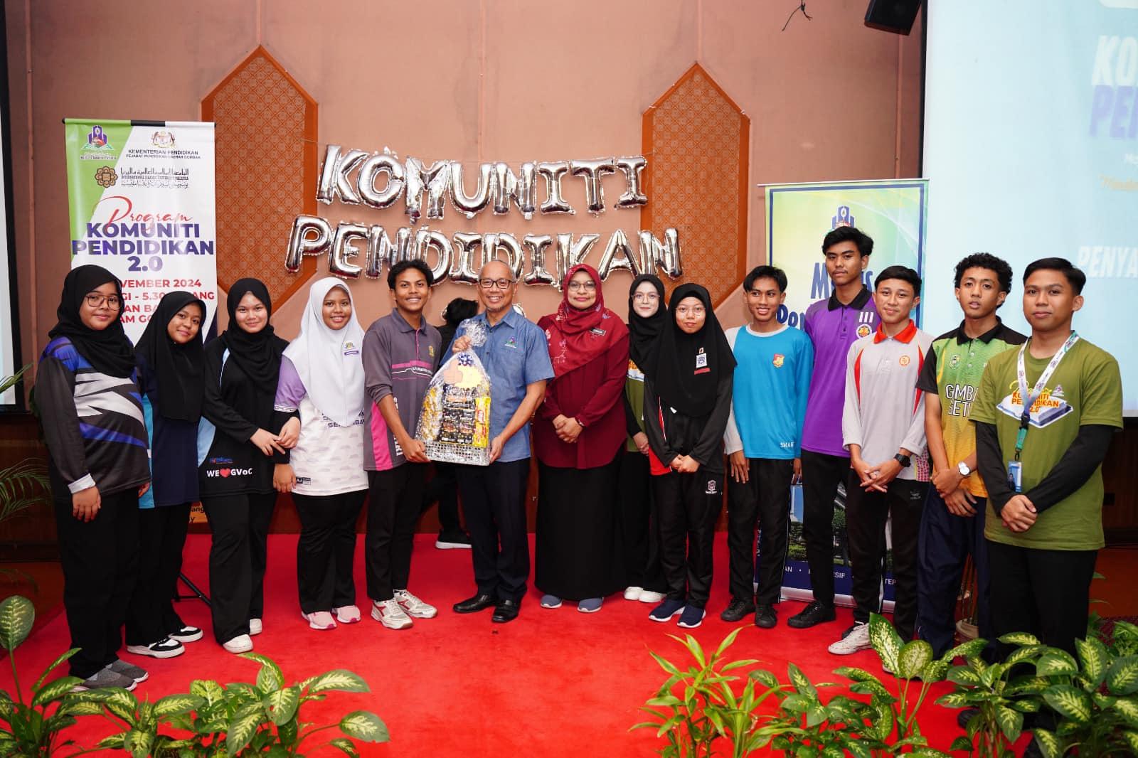 MPS ANJUR PROGRAM KOMUNITI PENDIDIKAN BANTU PELAJAR SPM