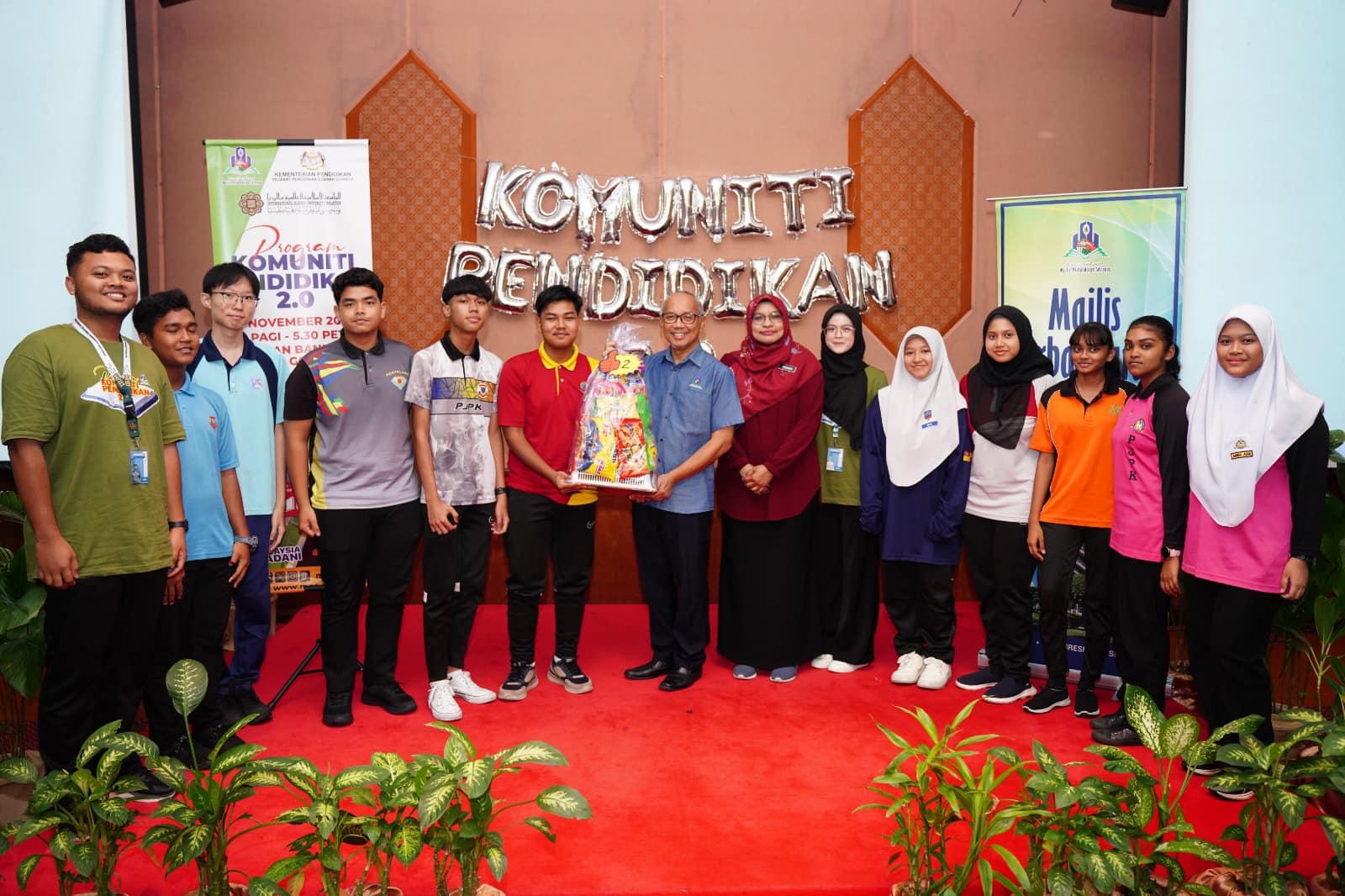 MPS ANJUR PROGRAM KOMUNITI PENDIDIKAN BANTU PELAJAR SPM