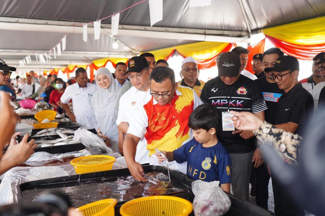 WARGA BATU CAVES SERBU JUALAN TERMURAH MADANI
