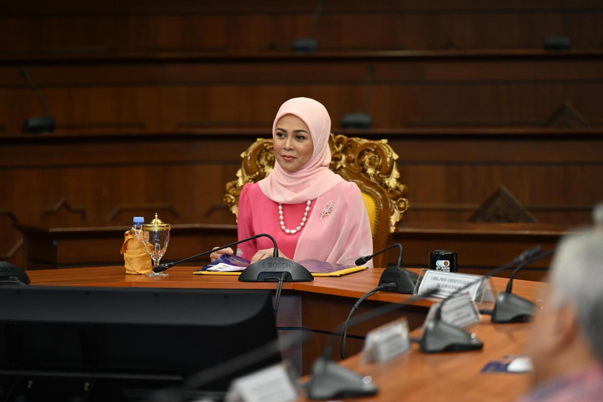 PERBINCANGAN MEJA MENGENAI KESEDARAN, PENGURUSAN DAN KEMAMPANAN HAIWAN