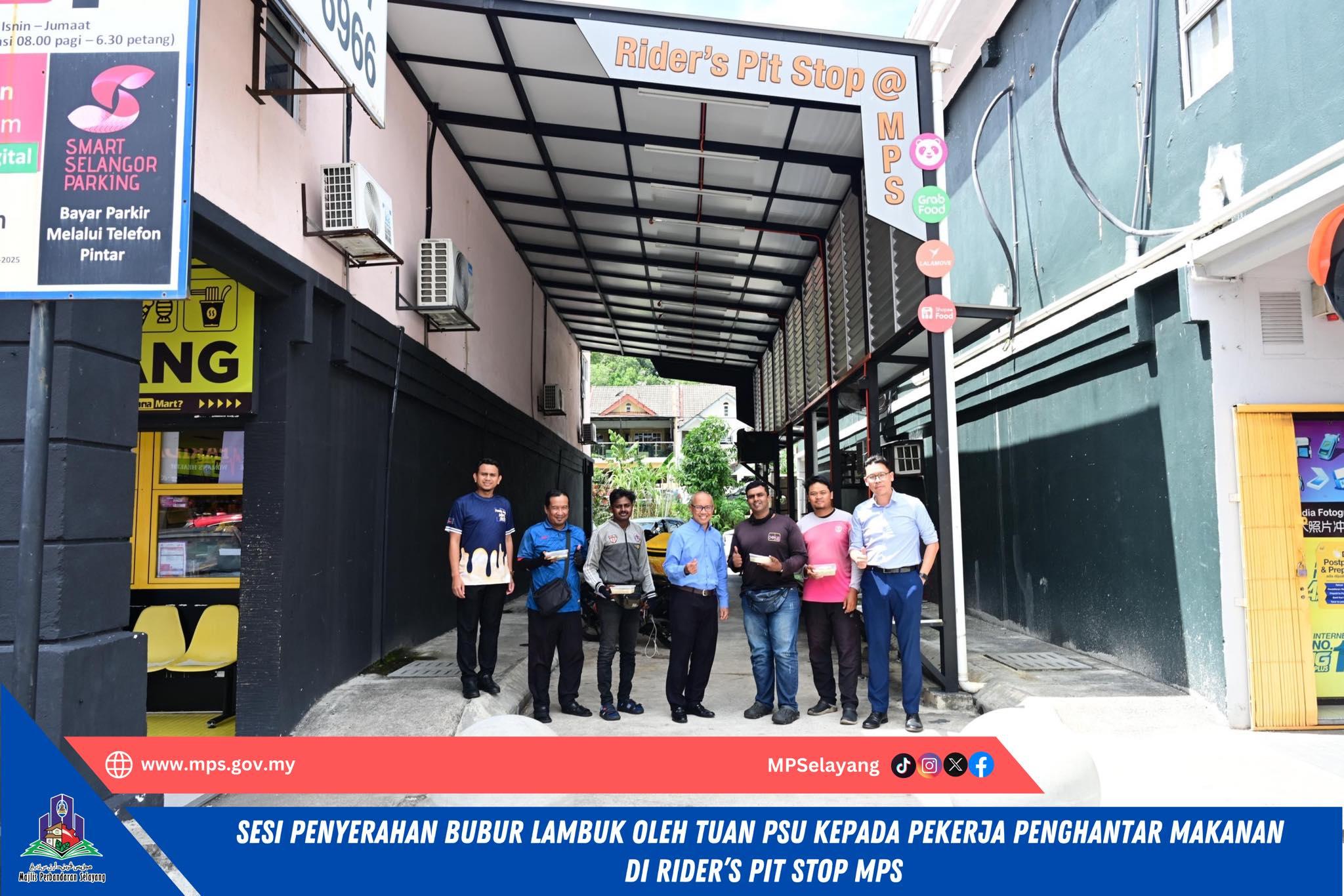 MPS SANTUNI PENGHANTAR MAKANAN DI RIDER PIT STOP