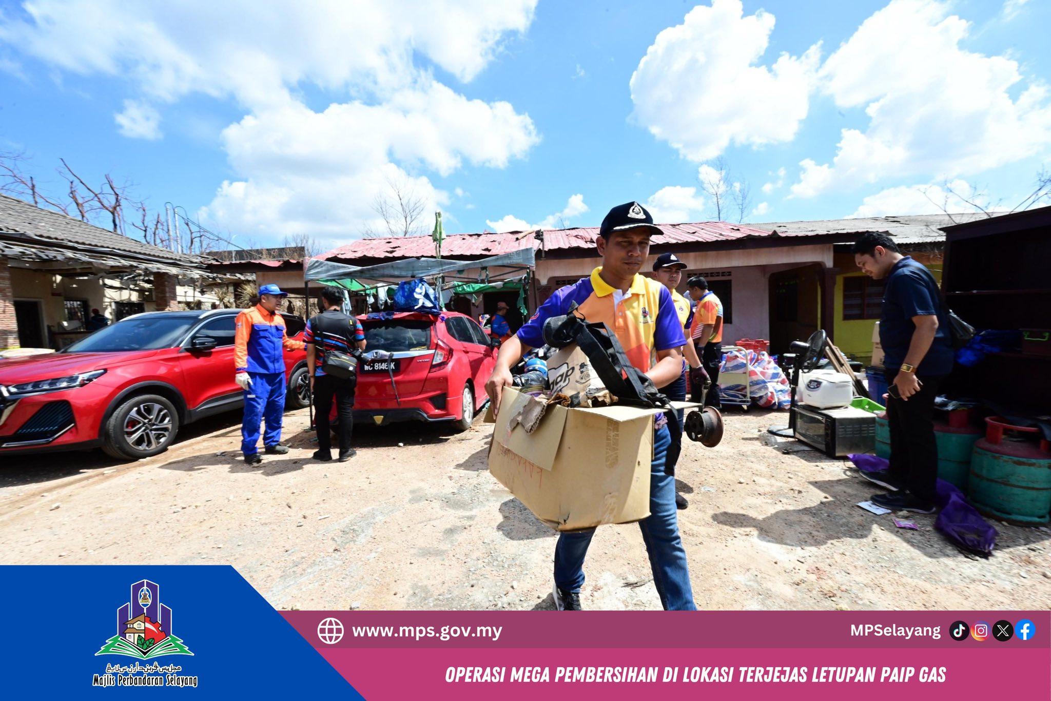 OPERASI MEGA PEMBERSIHAN DI LOKASI TERJEJAS LETUPAN PAIP GAS (HARI KEDUA)