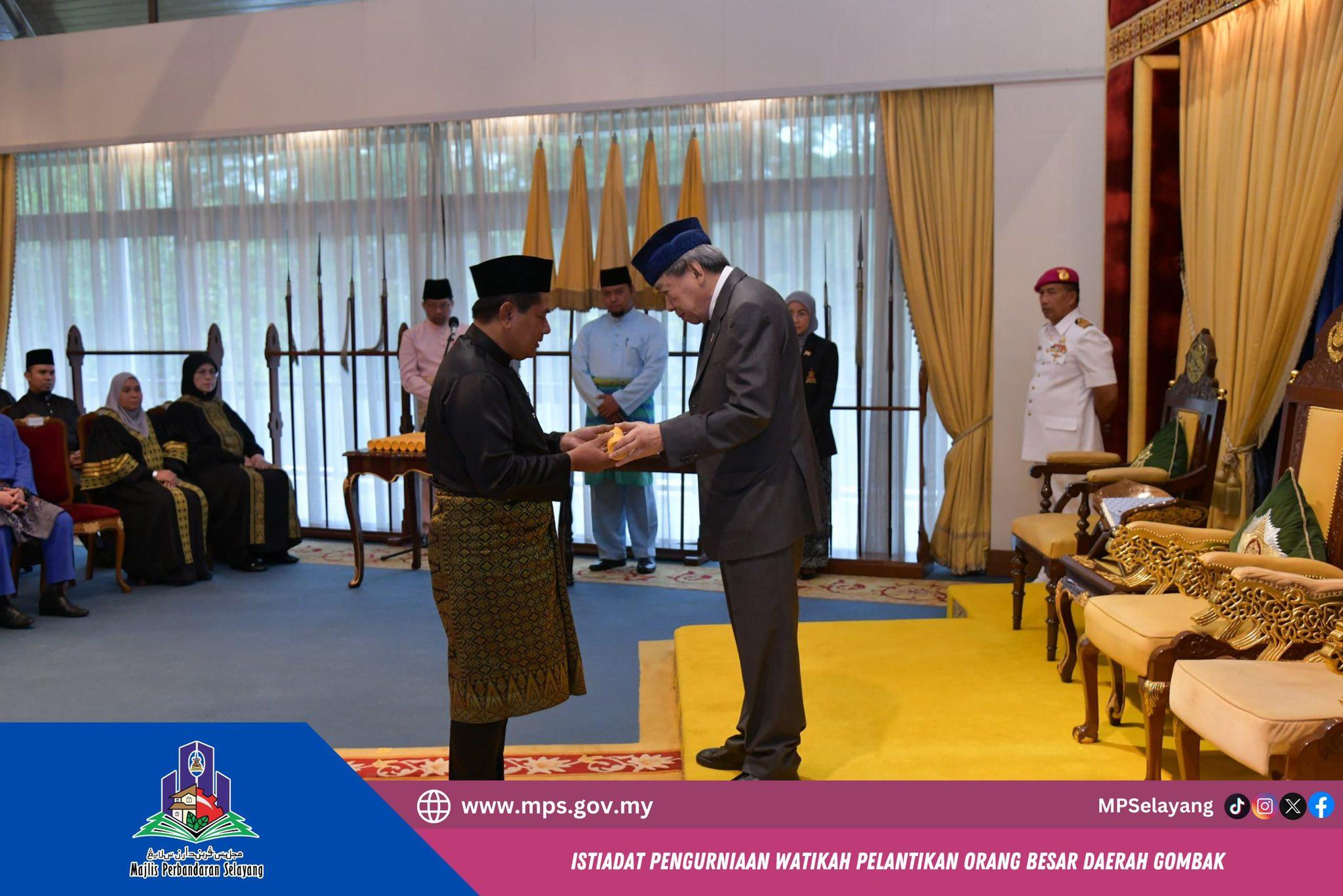 ISTIADAT PENGURNIAAN WATIKAH PELANTIKAN ORANG BESAR DAERAH GOMBAK