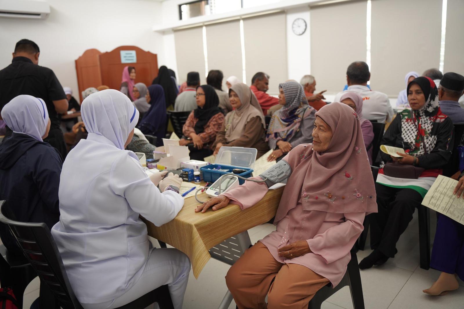 PAWE SUNGAI TUA JADI CONTOH INISIATIF MESRA WARGA EMAS