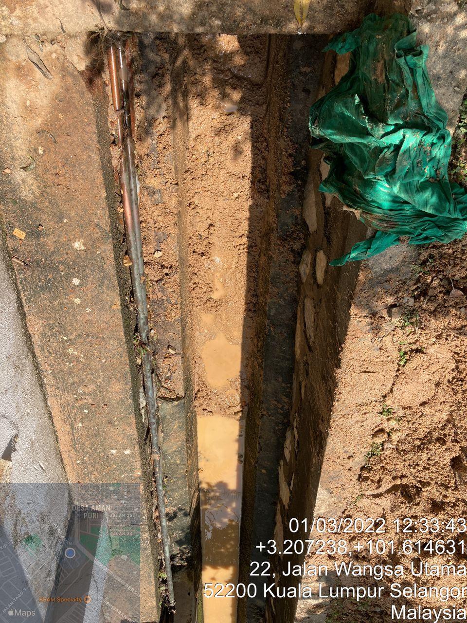 Kerja-Kerja Pembersihan di Wangsa Permai Akibat Tanah Runtuh