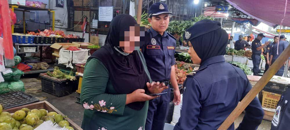 Operasi Membanteras Penjaja Warga Asing