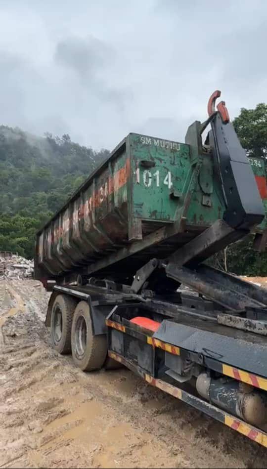 Operasi Membenteras Pembuangan Sampah Haram