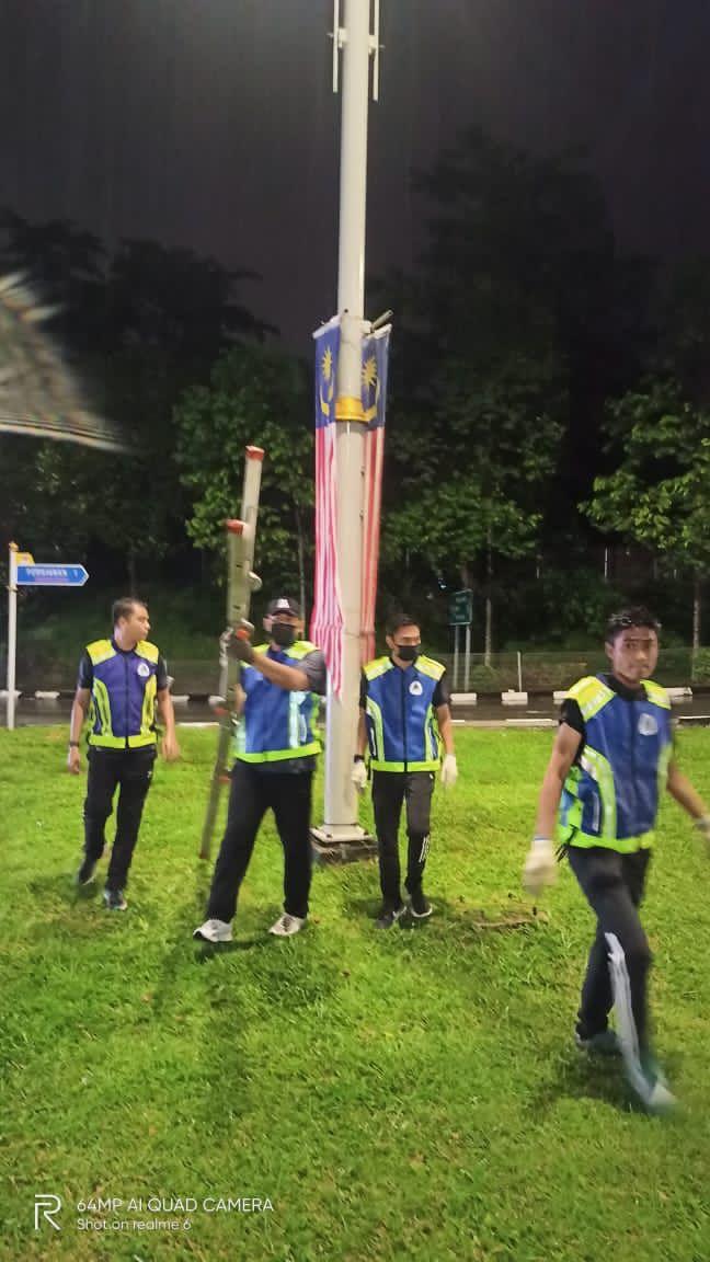 Pemasangan Bendera Sempena Bulan Kebangsaan