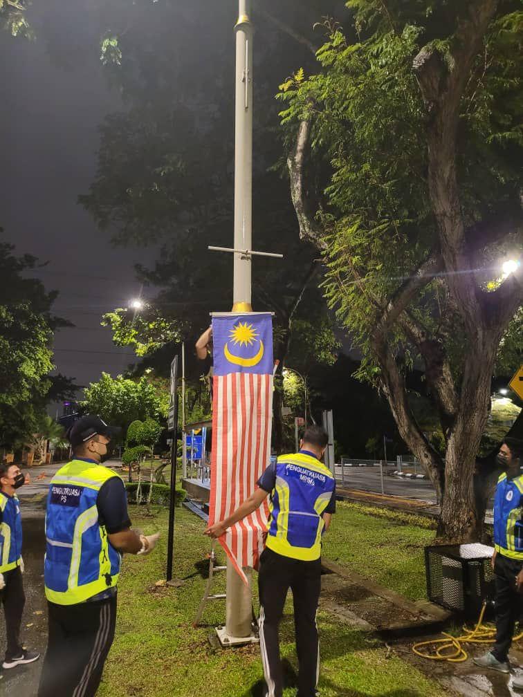 Pemasangan Bendera Sempena Bulan Kebangsaan