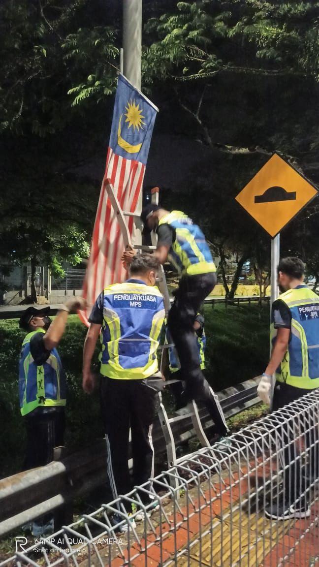 Pemasangan Bendera Sempena Bulan Kebangsaan