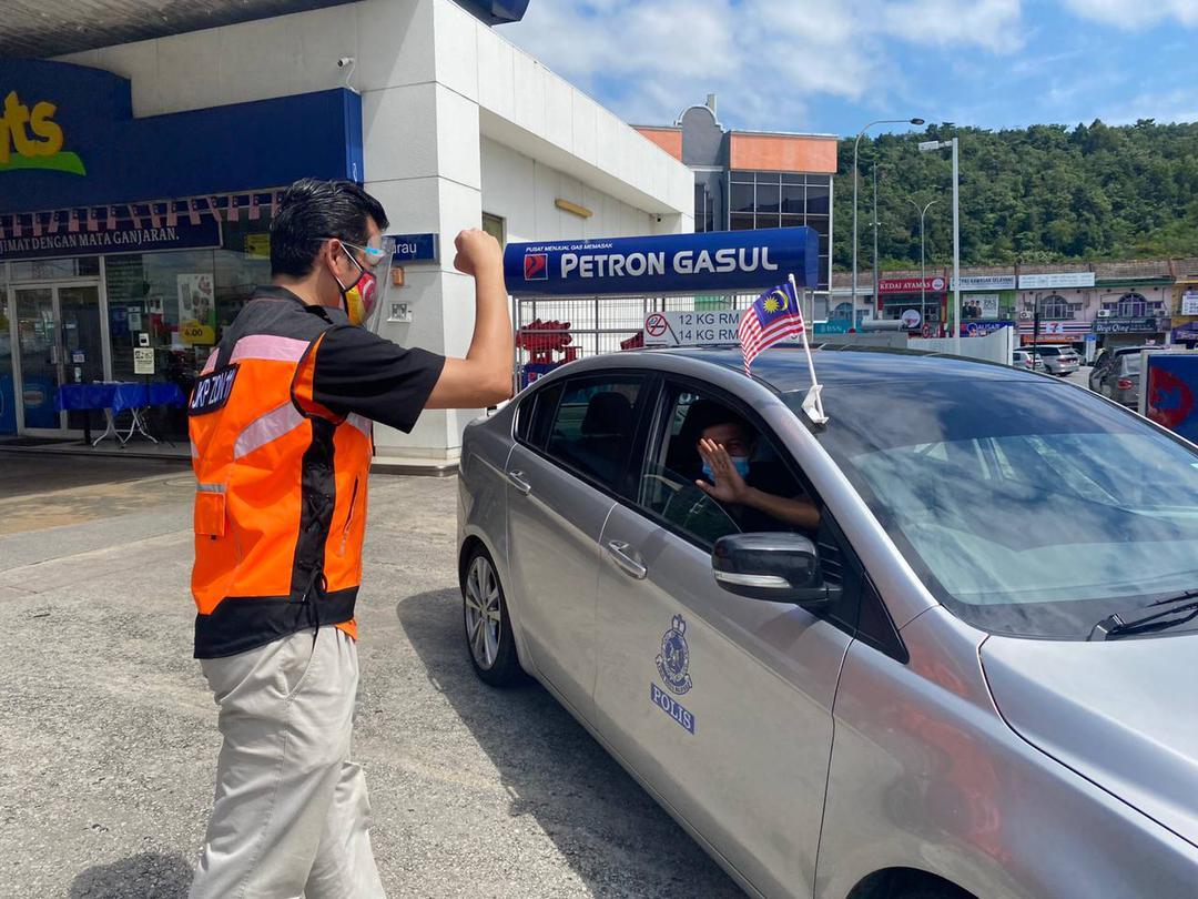Program Penyerahan Bendera Sempena Sambutan Hari Kebangsaan dan Hari Malaysia
