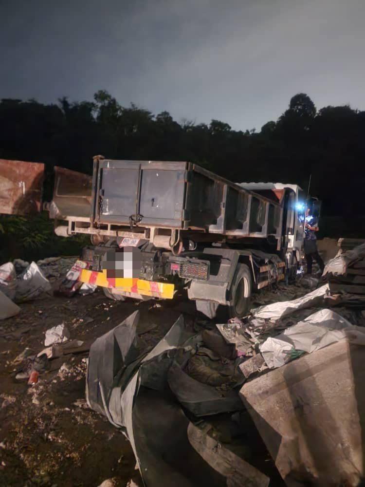 Lagi Lori Sampah Disita