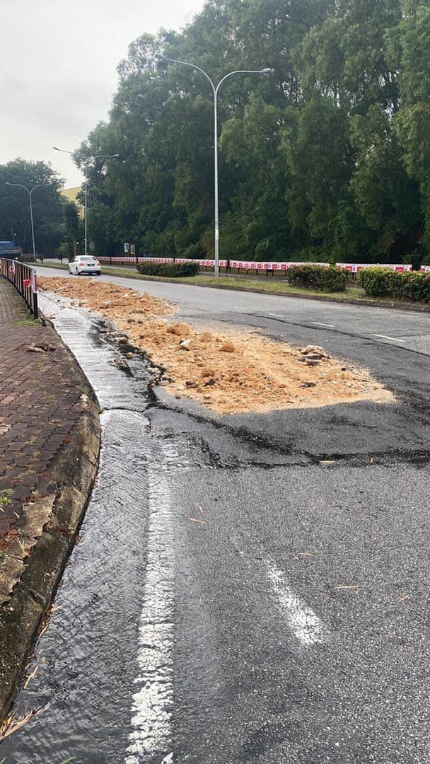 Insiden Membahayakan Pengguna Jalan Raya