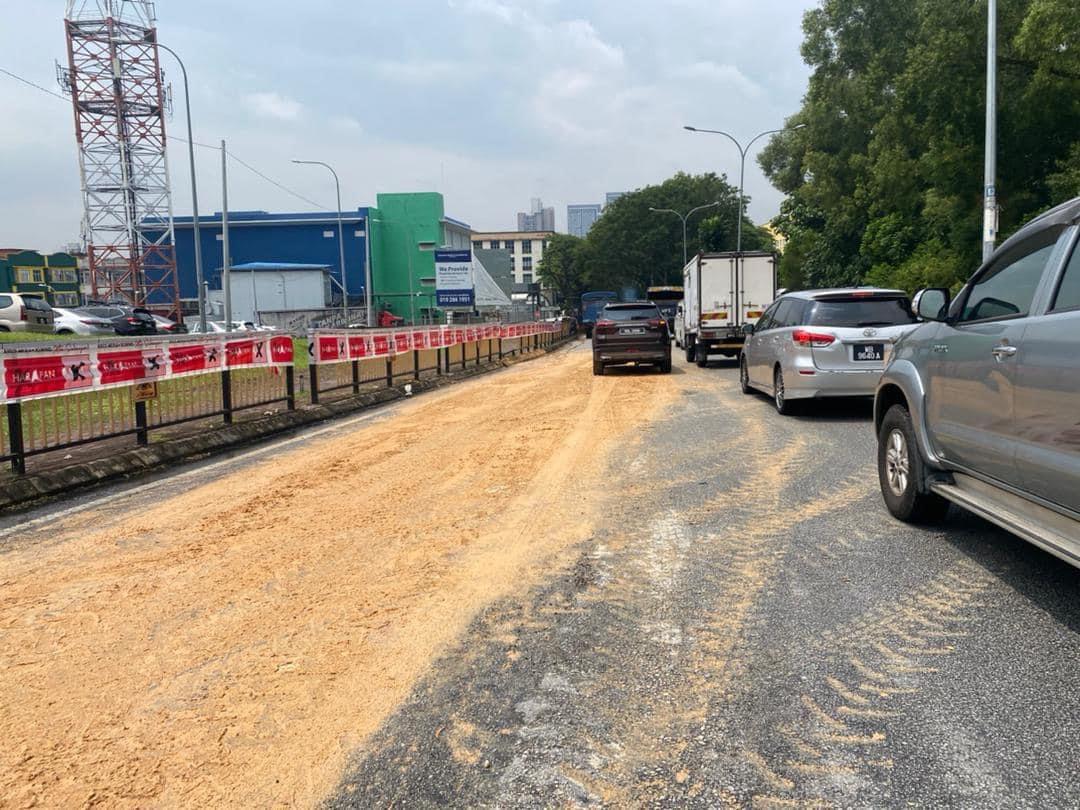 Insiden Membahayakan Pengguna Jalan Raya