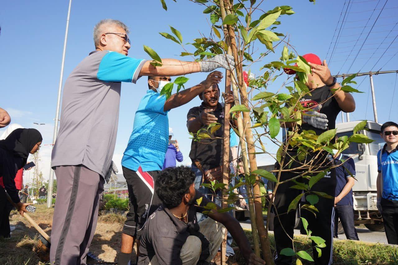 Program CSR Penanaman Pokok Rizab Jalan Dengan Kerjasama Daikin Malaysia, I-Green Landscape Dan Pro T