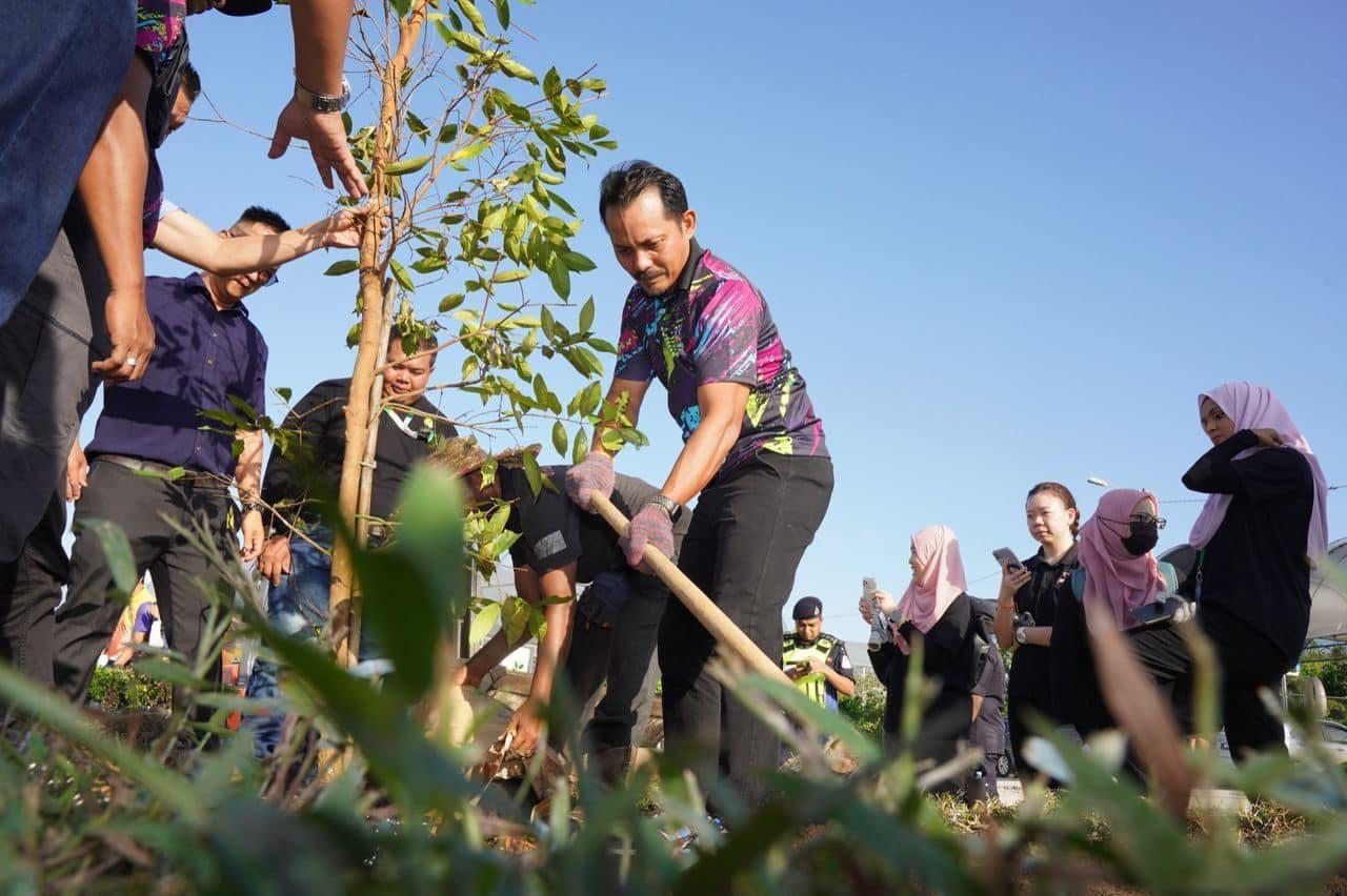Program CSR Penanaman Pokok Rizab Jalan Dengan Kerjasama Daikin Malaysia, I-Green Landscape Dan Pro T