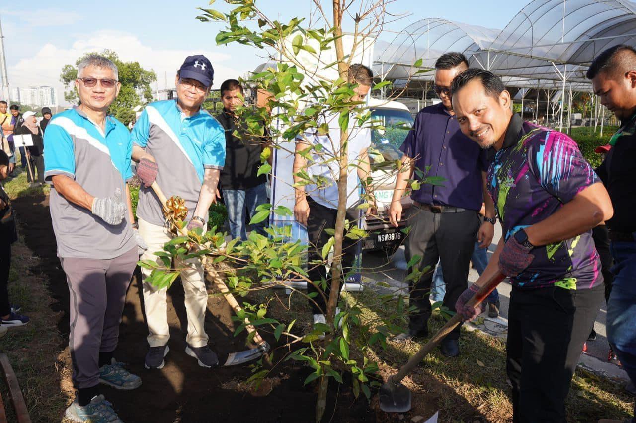 Program CSR Penanaman Pokok Rizab Jalan Dengan Kerjasama Daikin Malaysia, I-Green Landscape Dan Pro T