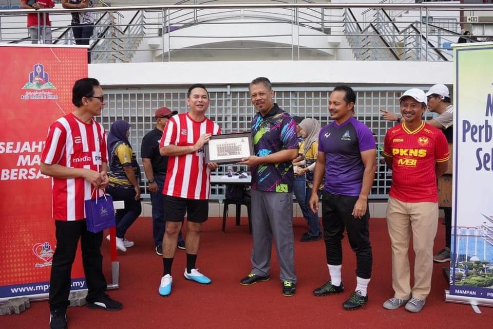 Perlawanan Persahabatan Bola Sepak Antara Majlis Perbandaran Selayang (MPS) Dan Media Prima Omnia