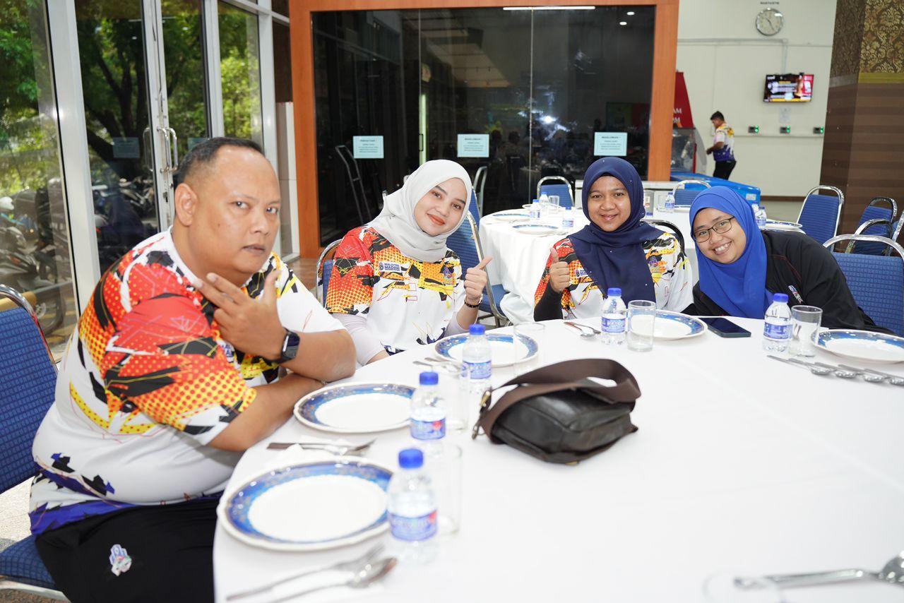 Majlis Penyerahan Bendera Kepada Kontinjen Sukan MPS