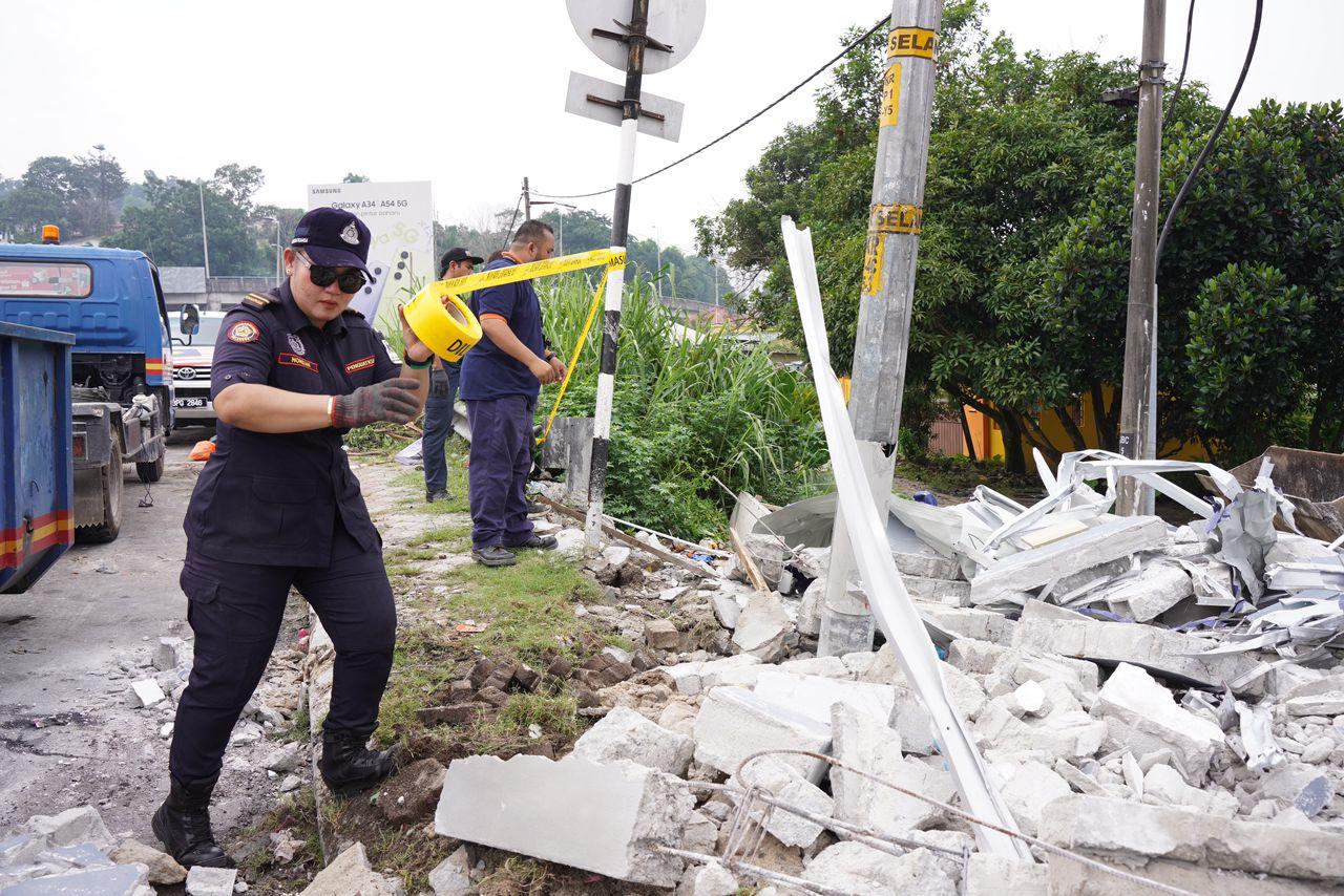 Tindakan Perobohan Di Kampung Simpang Tiga Gombak